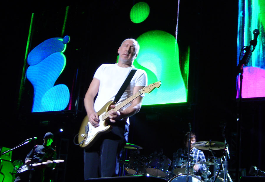 Pete with gold Fender