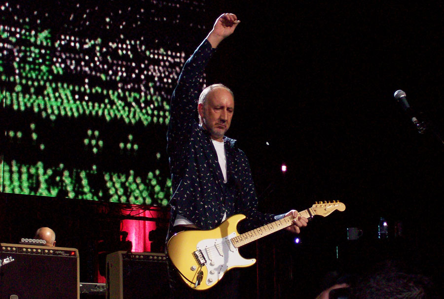 Pete with gold Fender