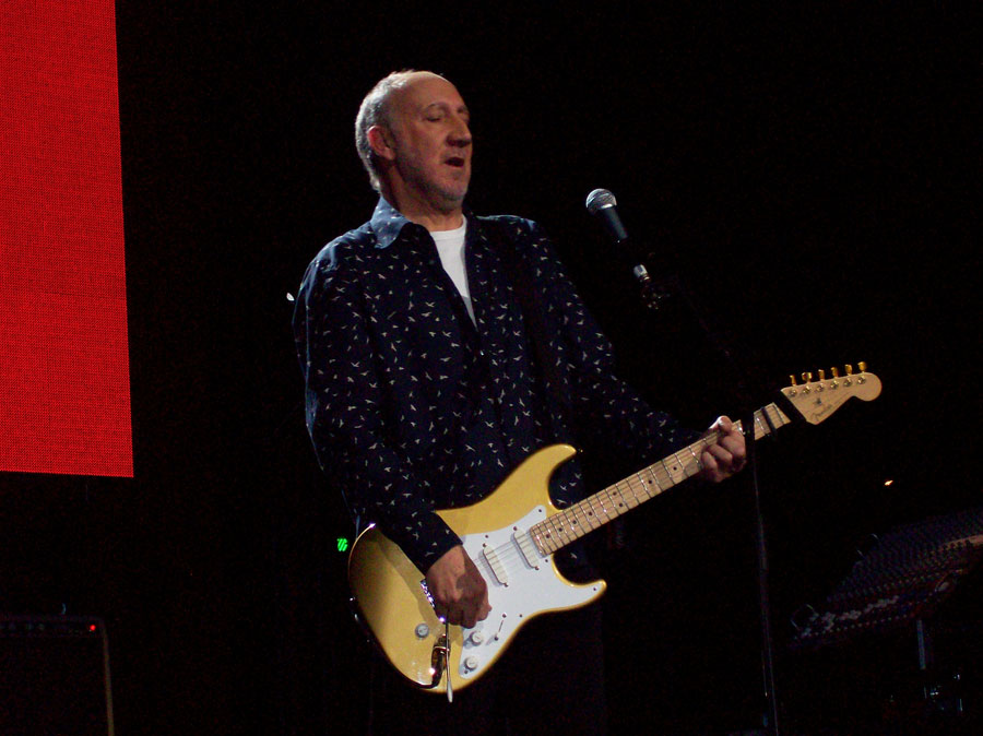 Pete with gold Fender