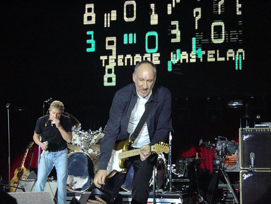 Pete with gold Fender