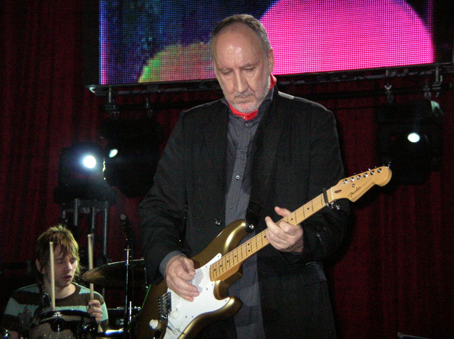 Pete with gold Fender