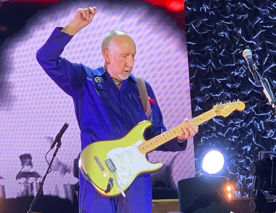 Pete with gold Fender